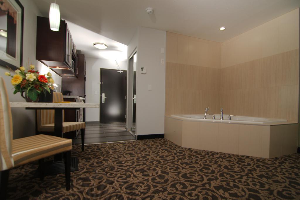 Paradise Inn&Suites Redwater Bagian luar foto